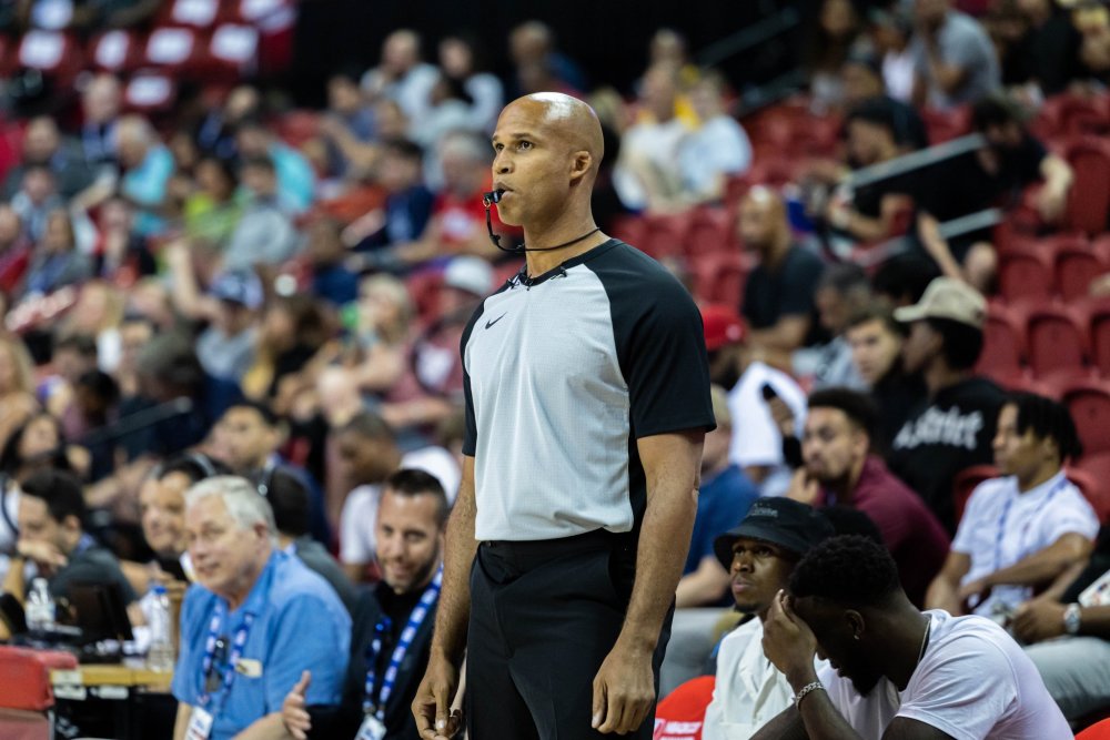 金州勇士训练开放日，冲刺阶段完成体检引欢呼，欧联在即，心理建设被强调的简单介绍