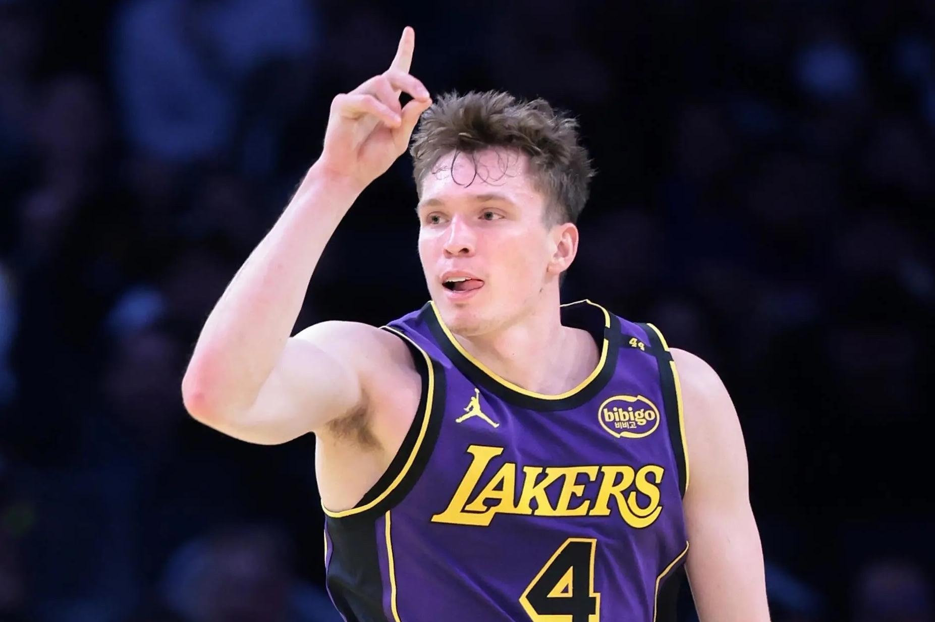 包含赛地聚焦:全明星赛关键时刻热度飙升;洛杉矶湖人止住颓势;媒体盛赞;赛程密集仍需轮换的词条 包含赛地聚焦:全明星赛关键时刻热度飙升;洛杉矶湖人止住颓势;媒体盛赞;赛程密集仍需轮换的词条