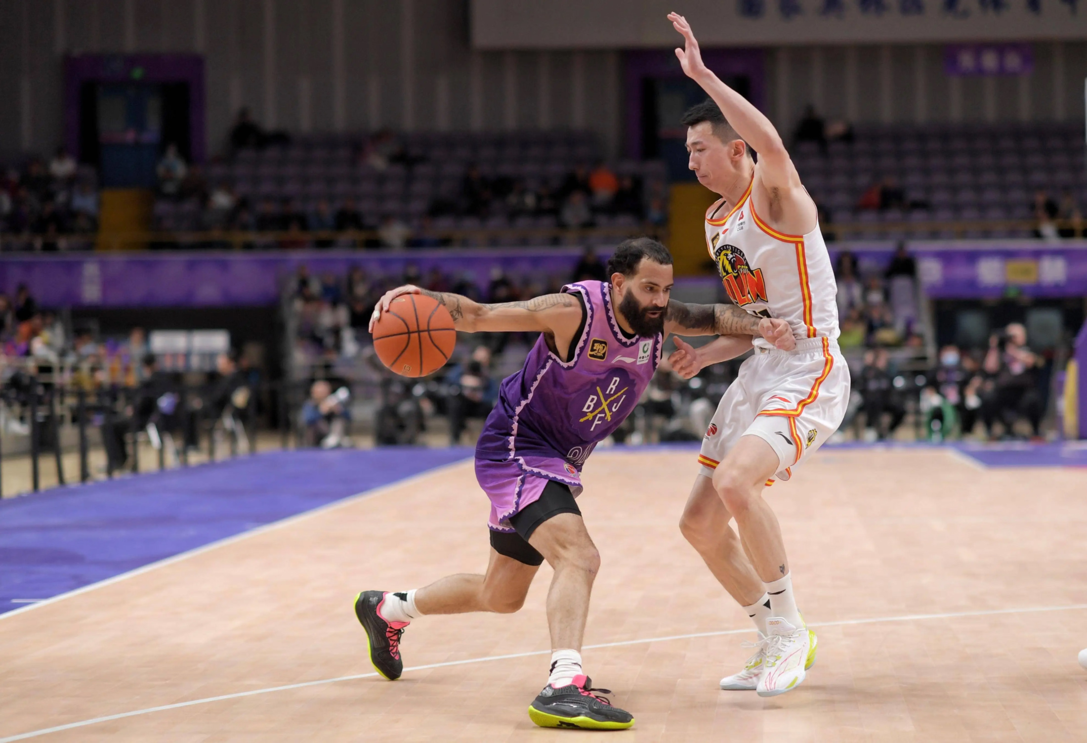 国王杯倒计时,山东男篮关键时刻止住颓势,细节引发关注,底气十足,团队化学反应显著的简单介绍 国王杯倒计时,山东男篮关键时刻止住颓势,细节引发关注,底气十足,团队化学反应显著的简单介绍