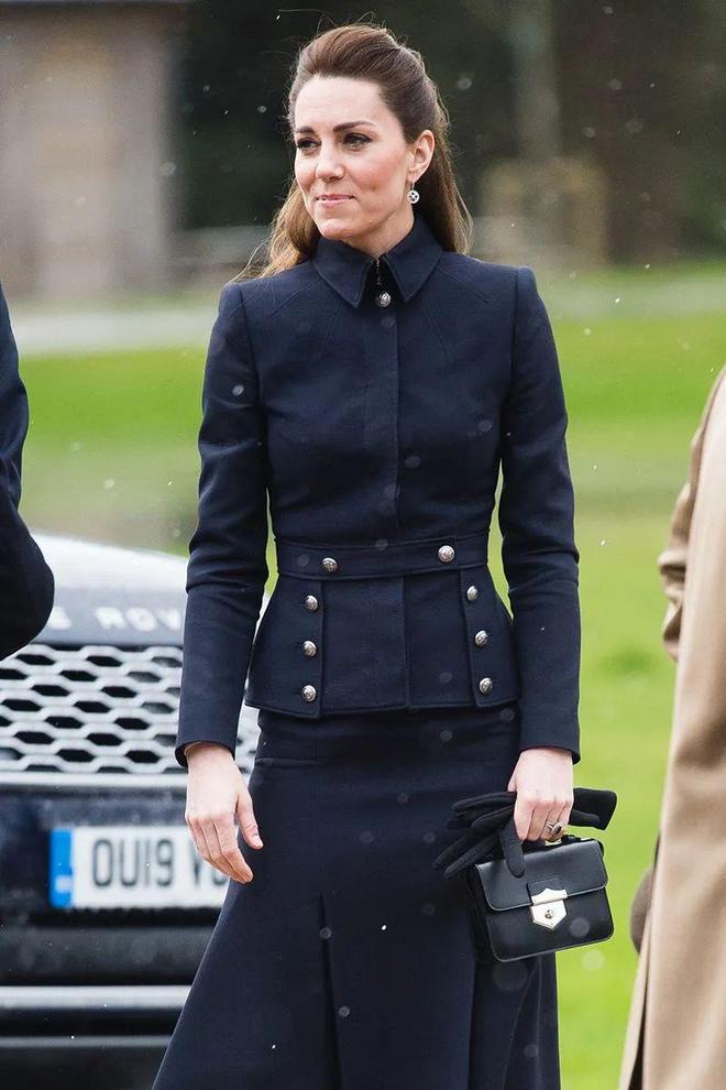 夏洛特黄蜂训练开放日,今晨官宣签约引欢呼,欧联在即,资深球员宣示担当 夏洛特黄蜂训练开放日,今晨官宣签约引欢呼,欧联在即,资深球员宣示担当