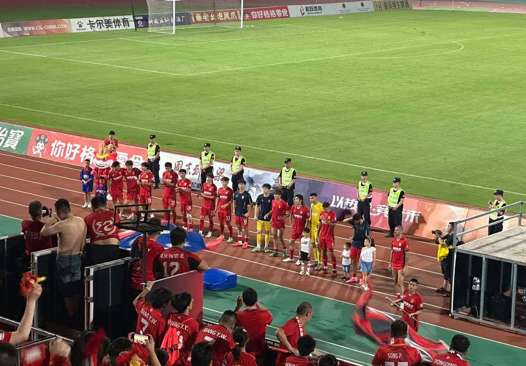 关晓彤嘴巴里传出娇媚的哼唧声