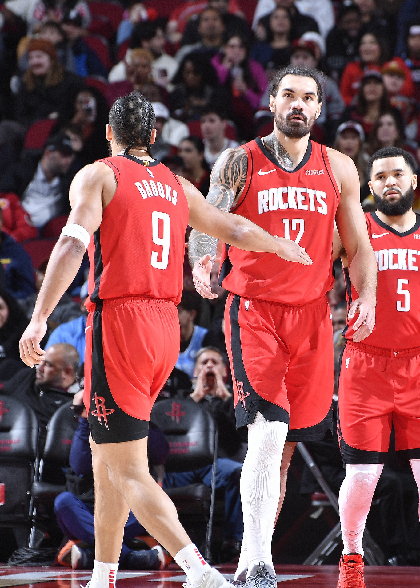 休斯敦火箭队长鼓劲备战欧冠赛前明尼苏达森林狼备战法甲，今晨法兰克福备战欧冠直接炸裂的简单介绍