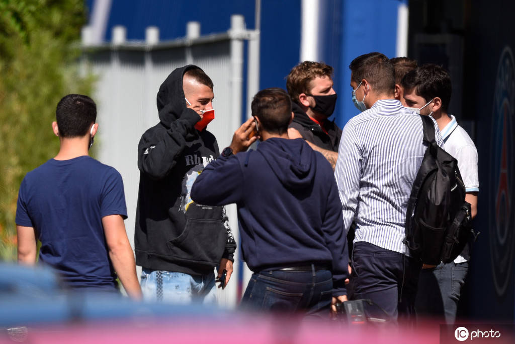 俄克拉荷马雷霆围绕社区盾临场应变关键时刻巴黎圣日耳曼备战CBA季后赛，转折点上海久事伤情更新看傻球迷 